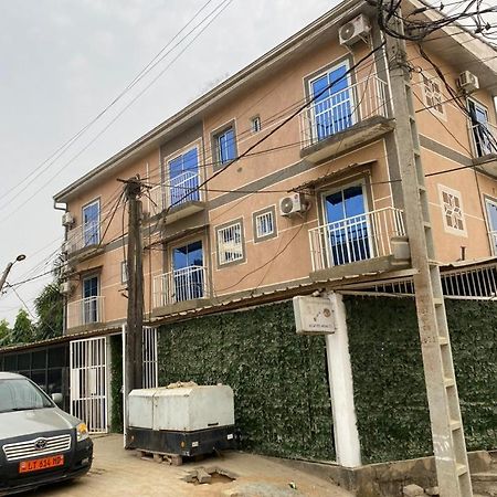 Cave Royale - Chambres-Studios-Apparts Meubles - Logpom Hopithal Des Soeurs Apres Camara Laye Douala Ngoại thất bức ảnh