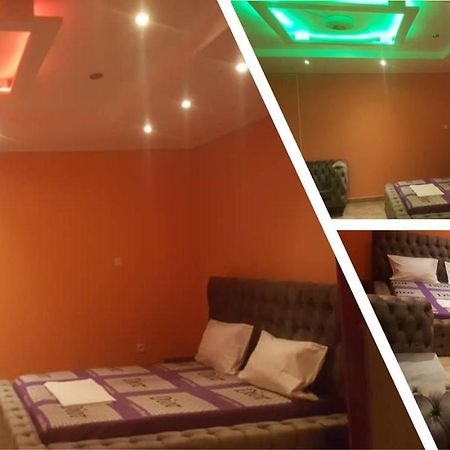Cave Royale - Chambres-Studios-Apparts Meubles - Logpom Hopithal Des Soeurs Apres Camara Laye Douala Ngoại thất bức ảnh