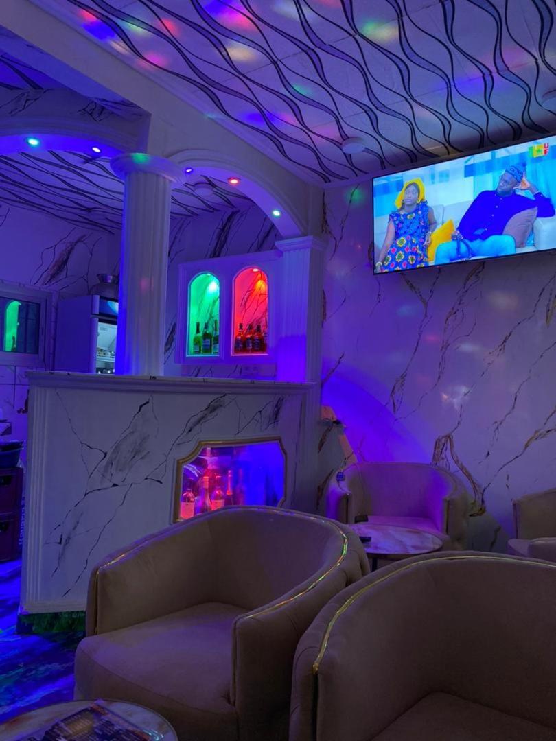 Cave Royale - Chambres-Studios-Apparts Meubles - Logpom Hopithal Des Soeurs Apres Camara Laye Douala Ngoại thất bức ảnh