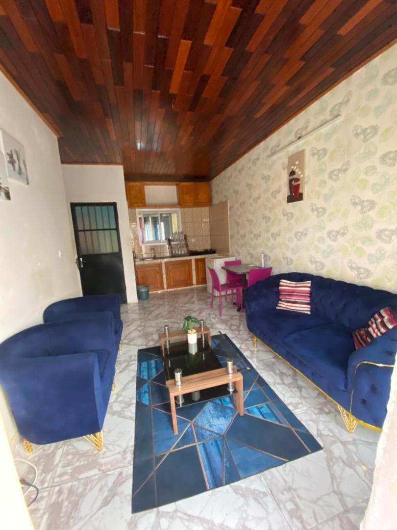Cave Royale - Chambres-Studios-Apparts Meubles - Logpom Hopithal Des Soeurs Apres Camara Laye Douala Ngoại thất bức ảnh
