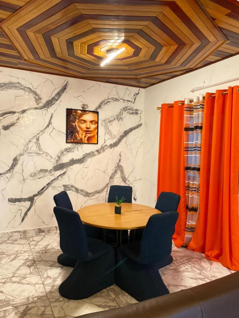 Cave Royale - Chambres-Studios-Apparts Meubles - Logpom Hopithal Des Soeurs Apres Camara Laye Douala Ngoại thất bức ảnh