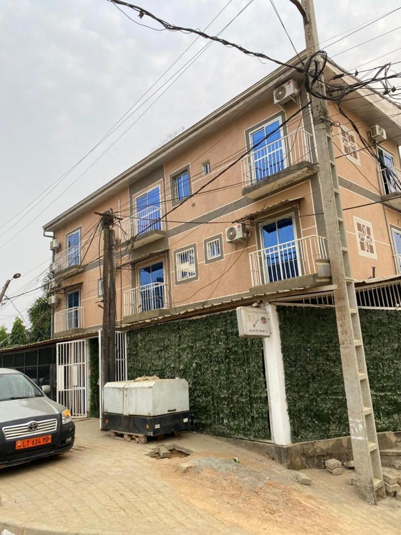 Cave Royale - Chambres-Studios-Apparts Meubles - Logpom Hopithal Des Soeurs Apres Camara Laye Douala Ngoại thất bức ảnh