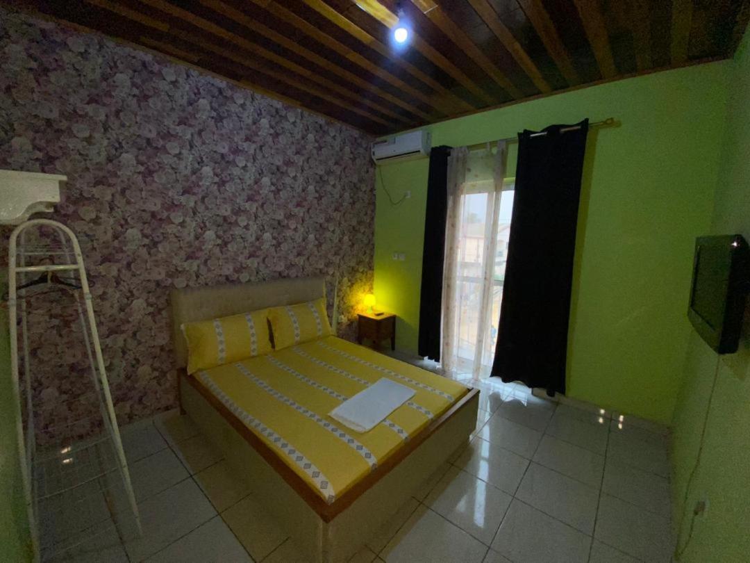 Cave Royale - Chambres-Studios-Apparts Meubles - Logpom Hopithal Des Soeurs Apres Camara Laye Douala Ngoại thất bức ảnh