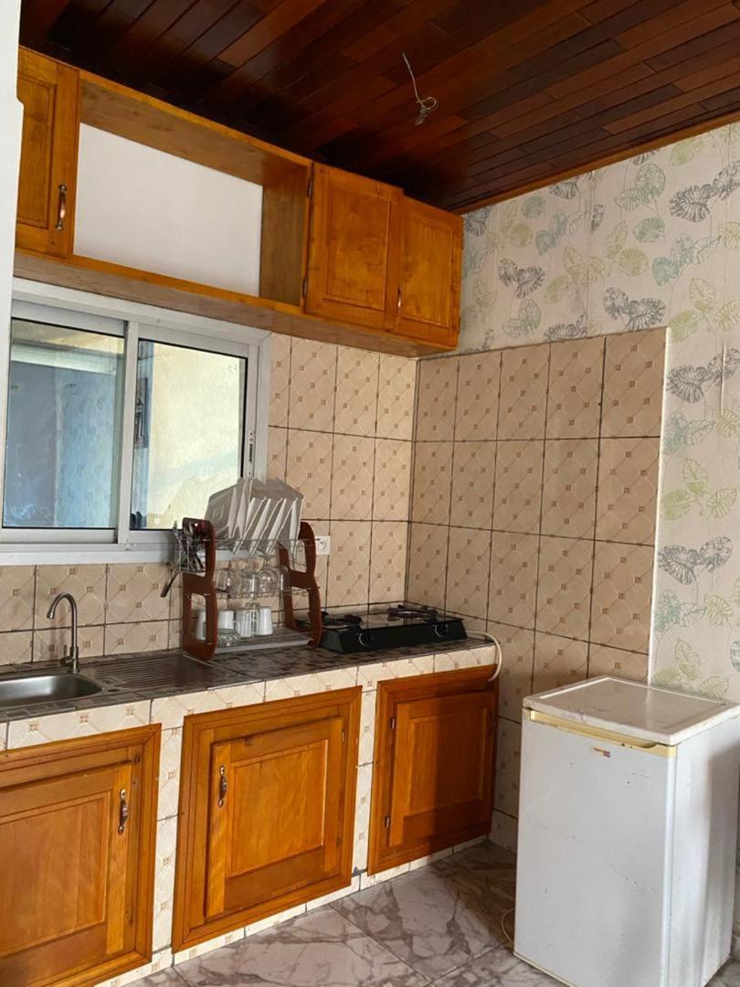Cave Royale - Chambres-Studios-Apparts Meubles - Logpom Hopithal Des Soeurs Apres Camara Laye Douala Ngoại thất bức ảnh