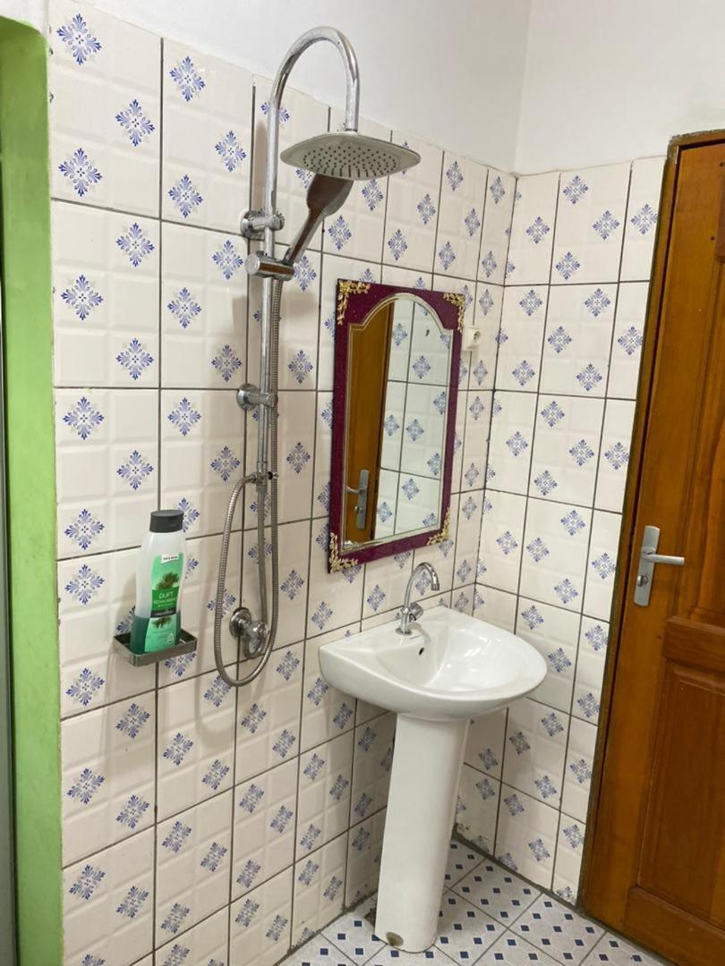 Cave Royale - Chambres-Studios-Apparts Meubles - Logpom Hopithal Des Soeurs Apres Camara Laye Douala Ngoại thất bức ảnh